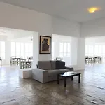 أكسيوثيا فندق