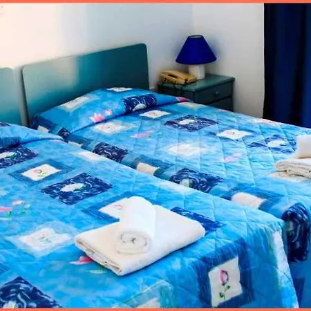 Hotel Axiothea 2*