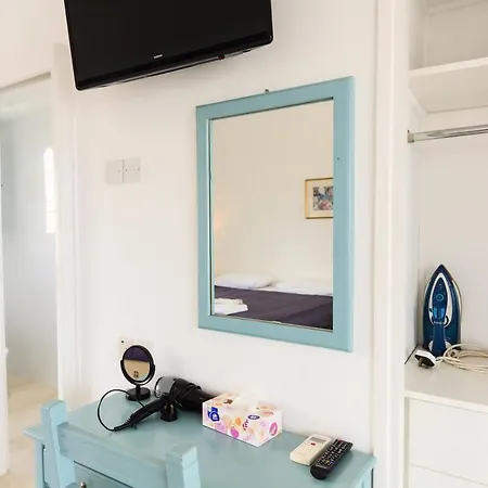 Axiothea Hotel 2*