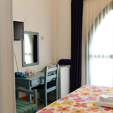 Hotel Axiothea 2*