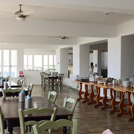 Axiothea Hotel 2*