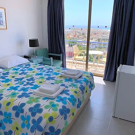 Hotel Axiothea 2*