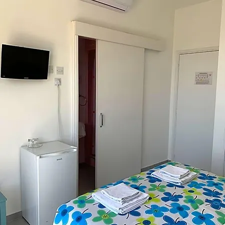 Hotel Axiothea 2*