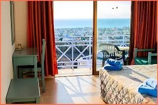 Axiothea Hotel 2*