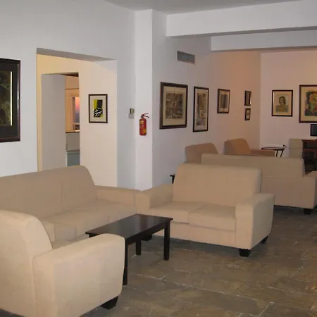 Axiothea Otel Pafos