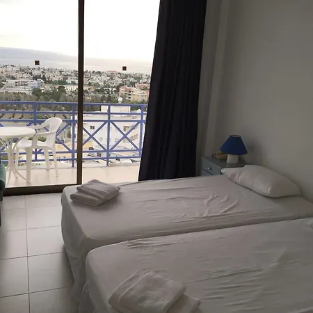 Axiothea Otel Pafos
