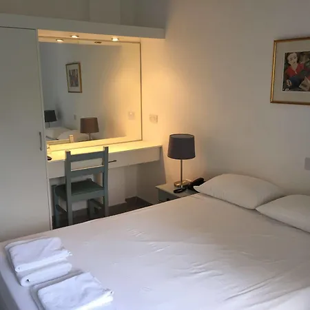 Hotel Axiothea Paphos