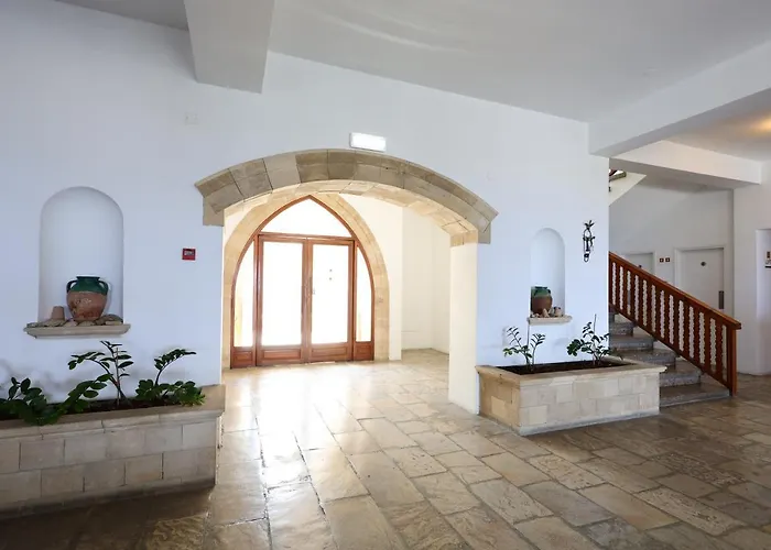 Hotell Axiothea Paphos