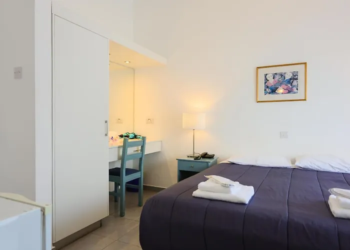 Hotell Axiothea Paphos